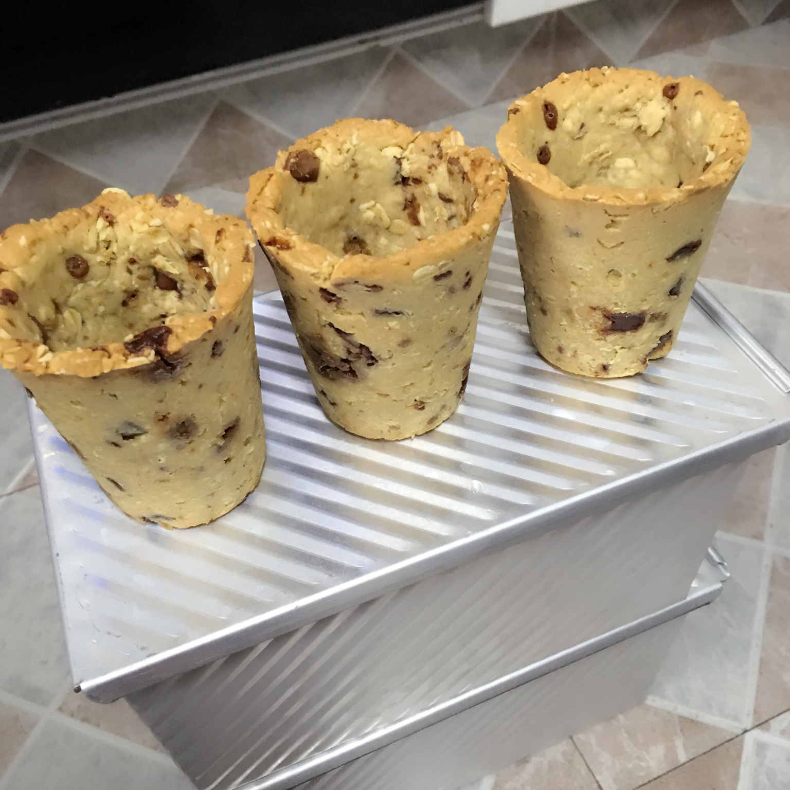 【视频食谱】巧克力燕麦曲奇杯