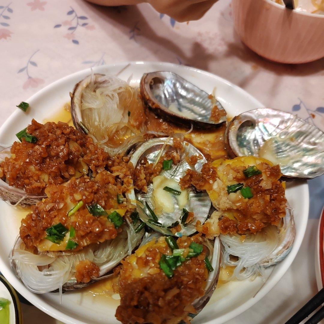 蒜蓉粉丝蒸鲍鱼