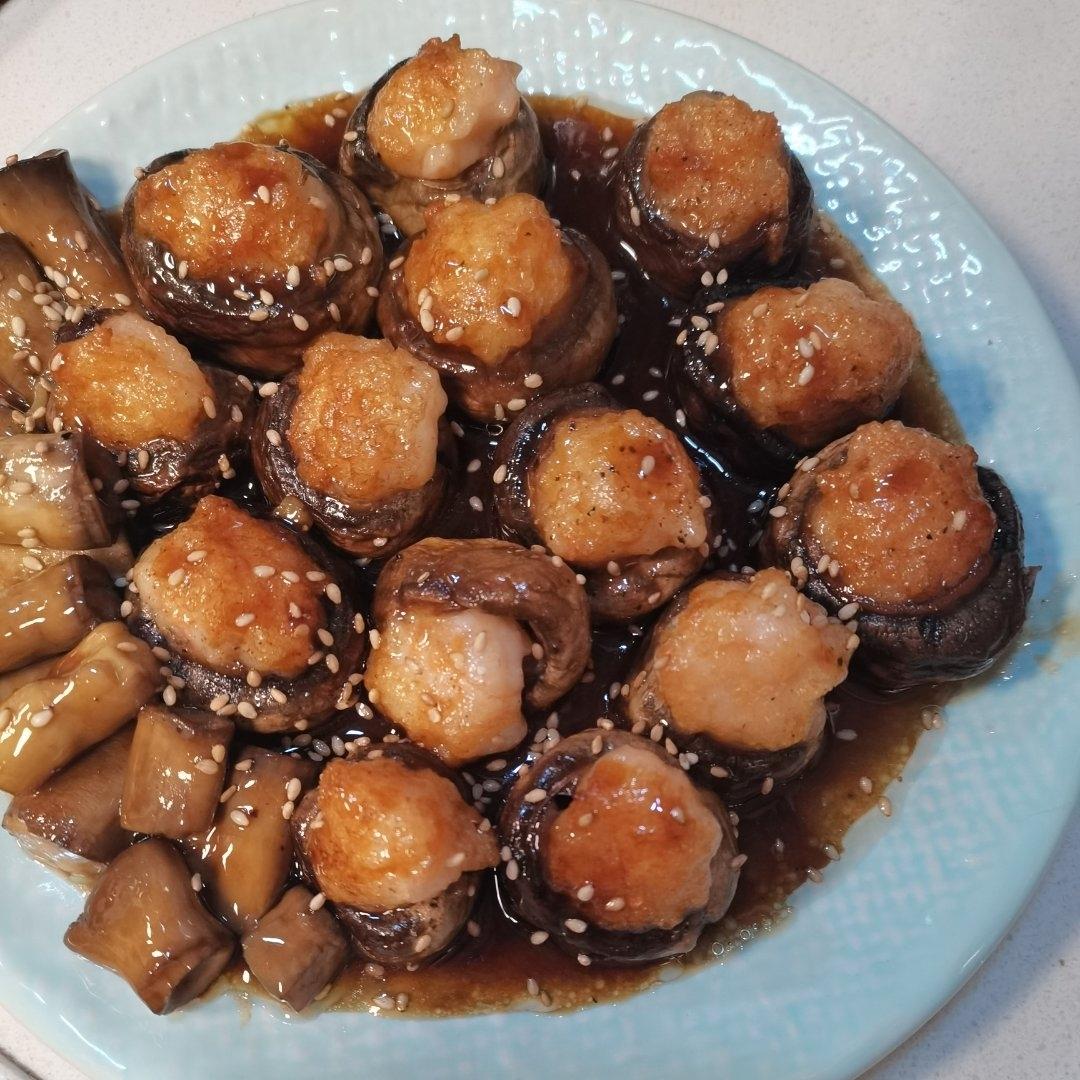 一口爆汁的虾滑酿口蘑