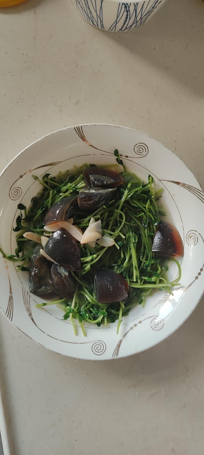 皮蛋上汤豆苗（简单快捷）