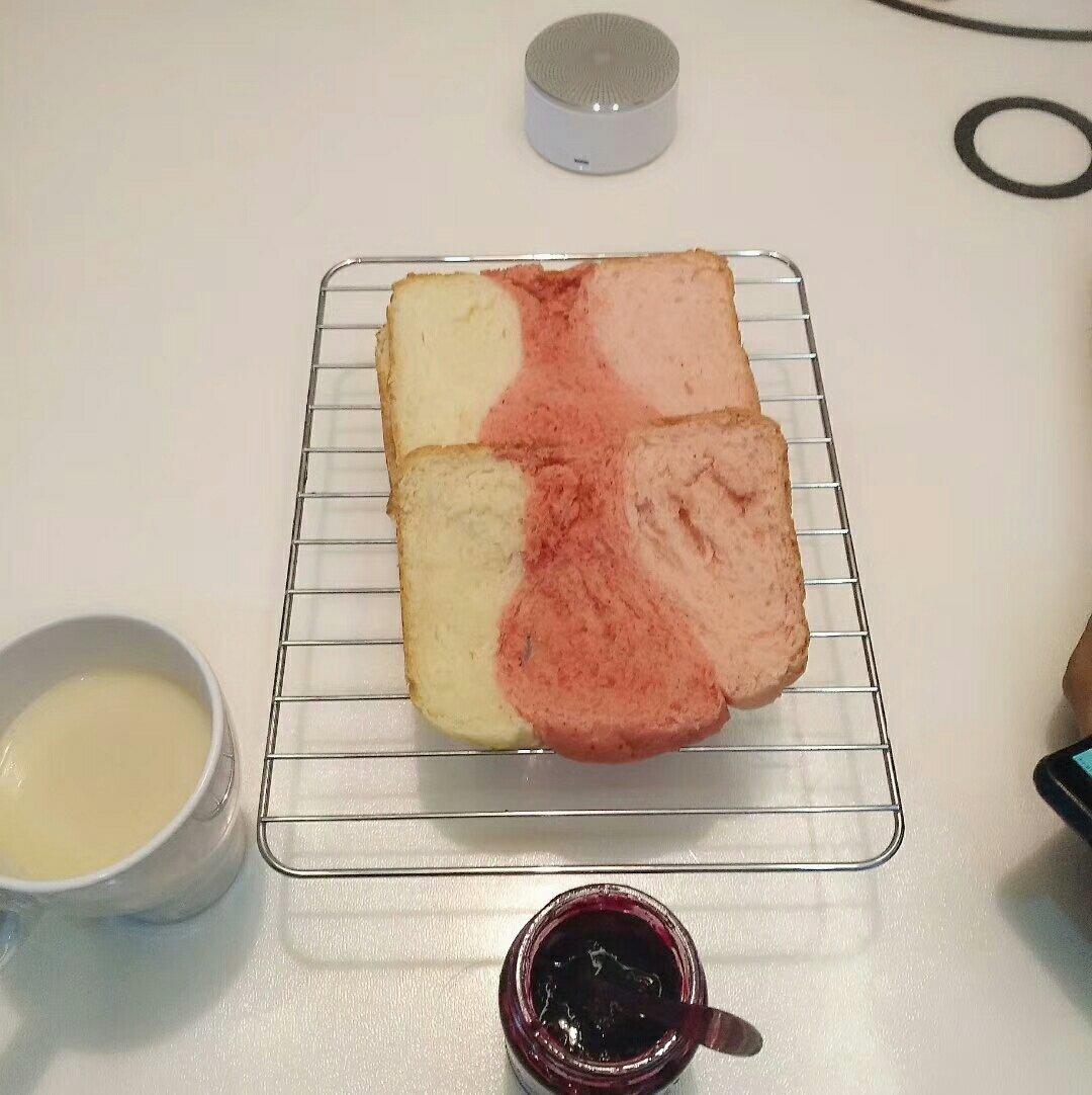 无油无糖低卡红丝绒渐变三色吐司