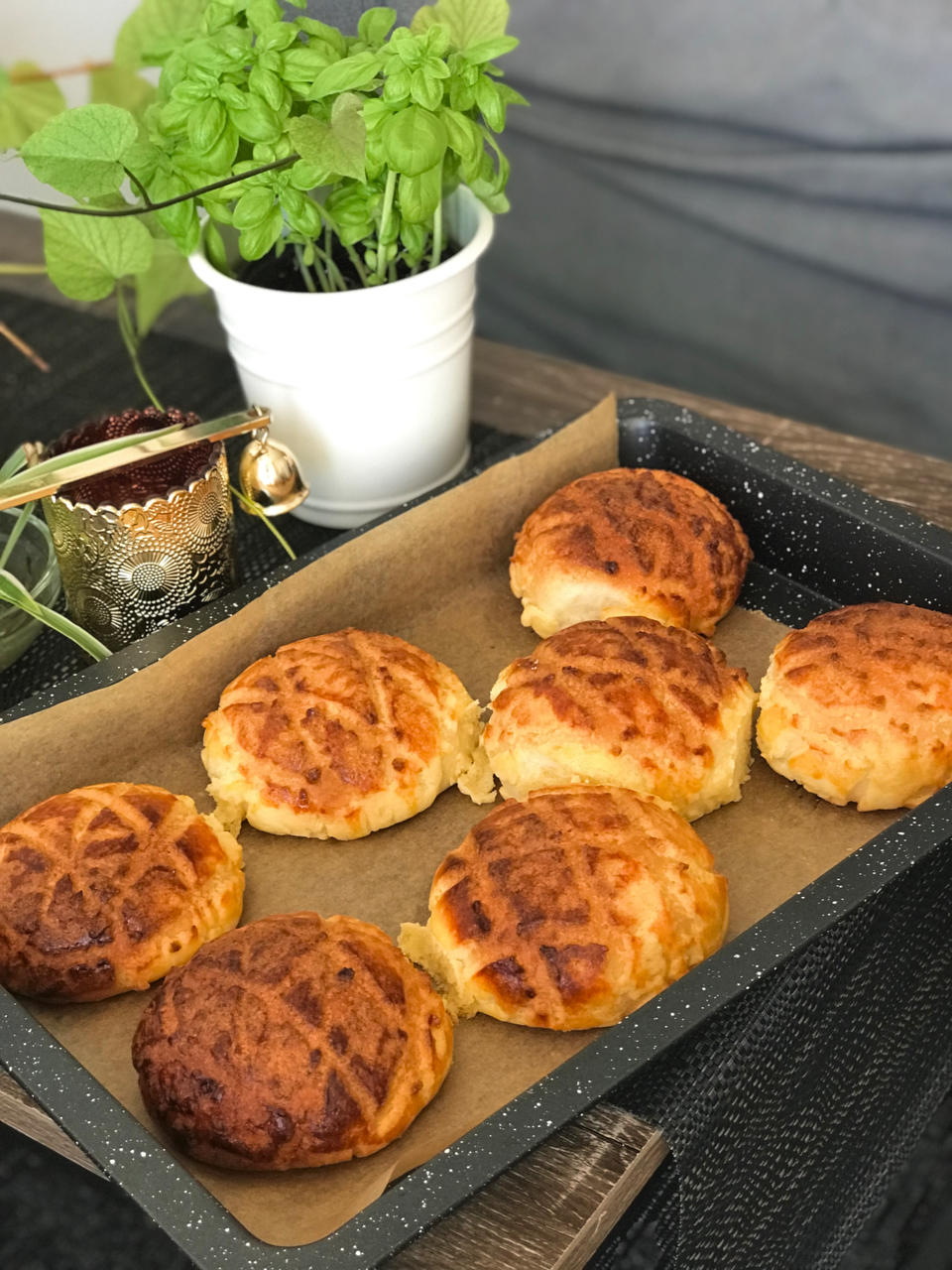 好吃到炸裂的港式菠萝包（附带制作酥皮的小视频）
