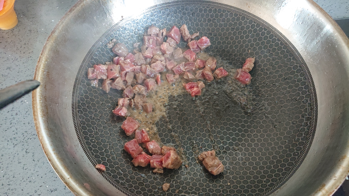 叉烧牛肉粒的做法 步骤2