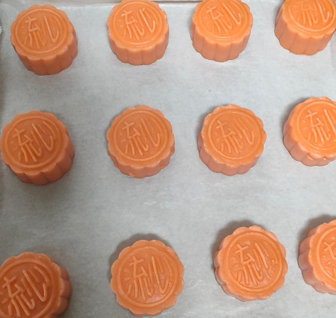 💃奶黄流心月饼——这是可以让你坐稳朋友圈厨霸位置的月饼🥮，没人点赞算我输👎