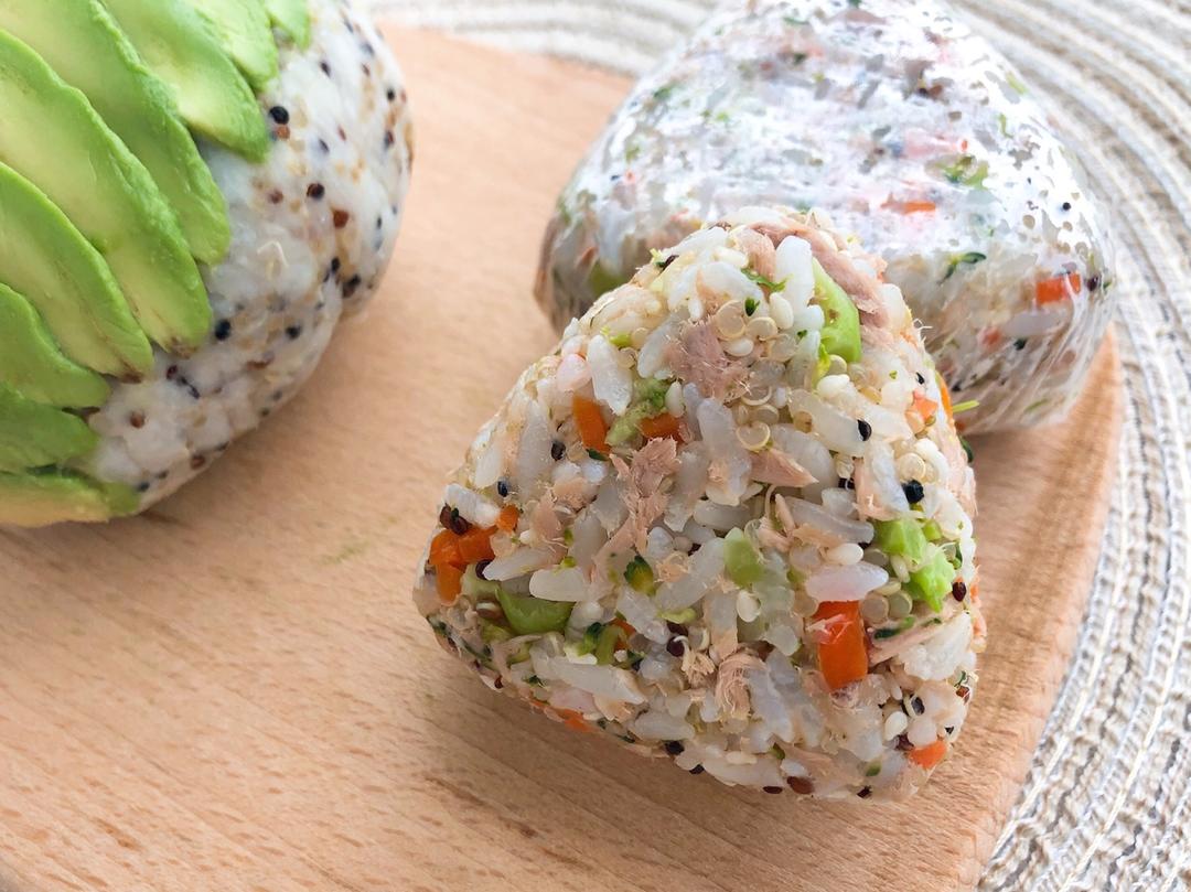 西兰花三文鱼饭团