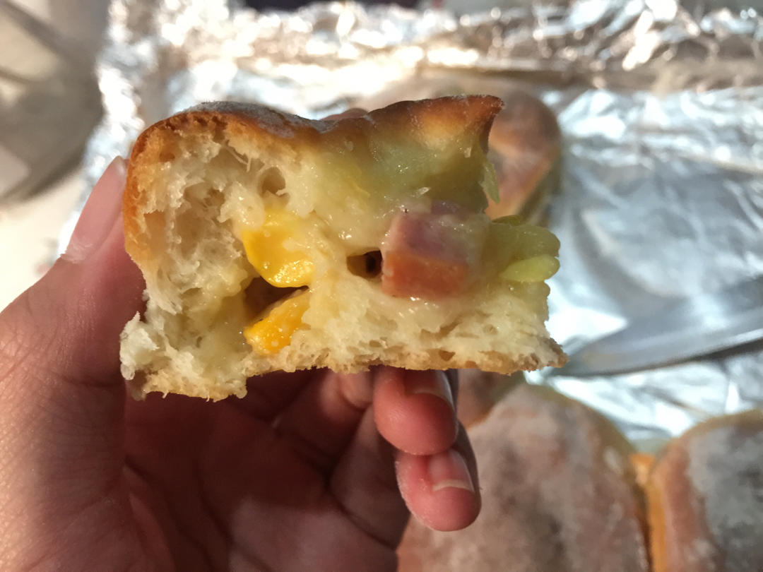 (超好吃的咸口面包）爆浆培根芝士面包