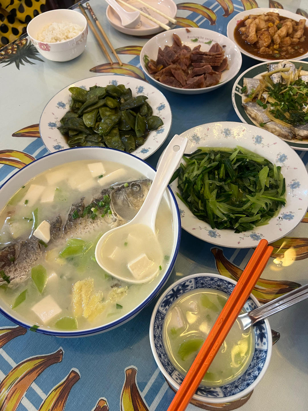 鲫鱼汤(鲫鱼豆腐汤)
