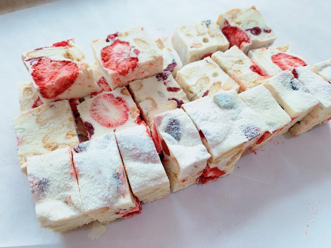 笑靥如花313做的草莓雪花酥