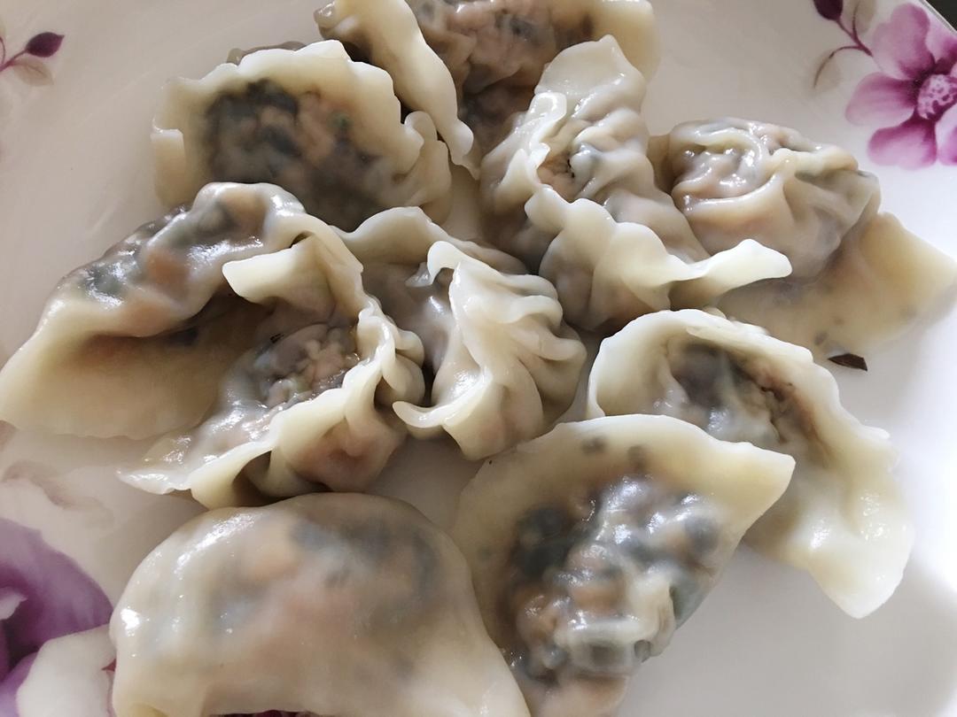 鲜掉眉毛的 三鲜水饺~