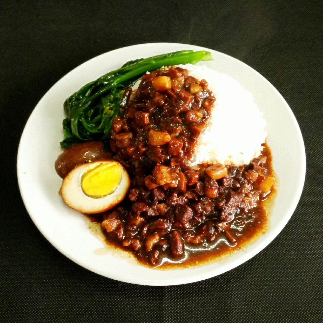 alone做的洋葱酥卤肉饭