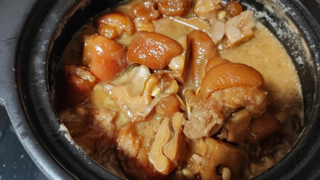 黄豆炖猪脚