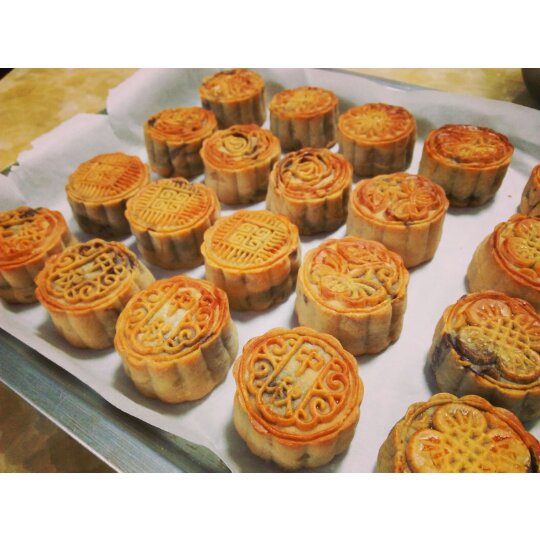 广式月饼—蛋黄莲蓉月饼