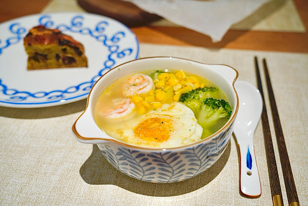 西兰花玉米鸡蛋汤【低卡又美味】