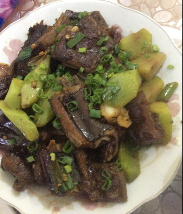 腊排骨炖土豆