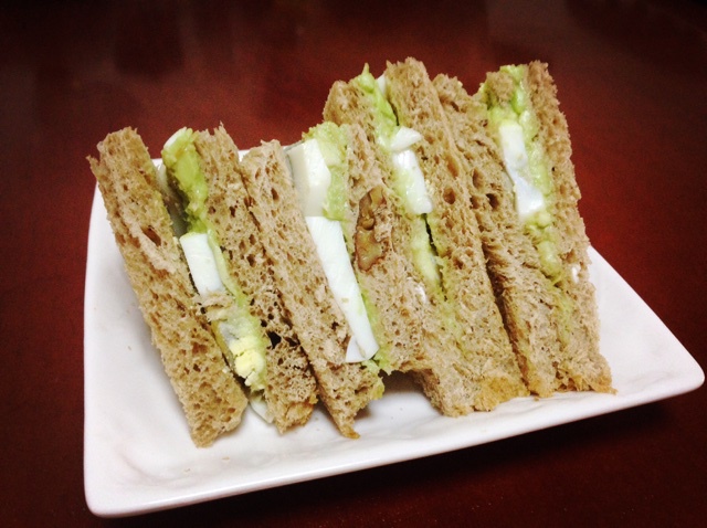 牛油果鸡蛋三明治