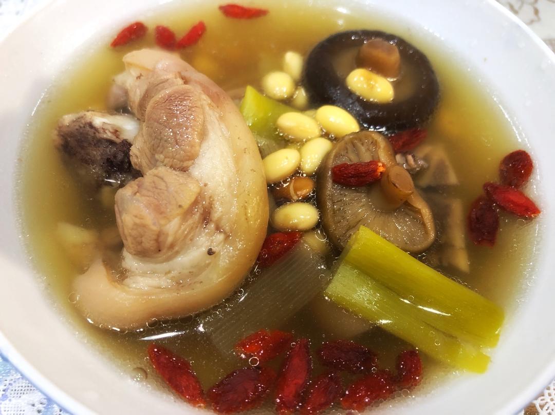 香菇黄豆炖猪蹄