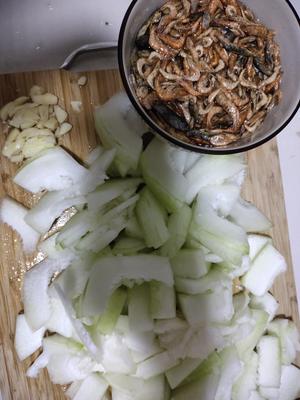 干虾皮炖冬瓜的做法 步骤1