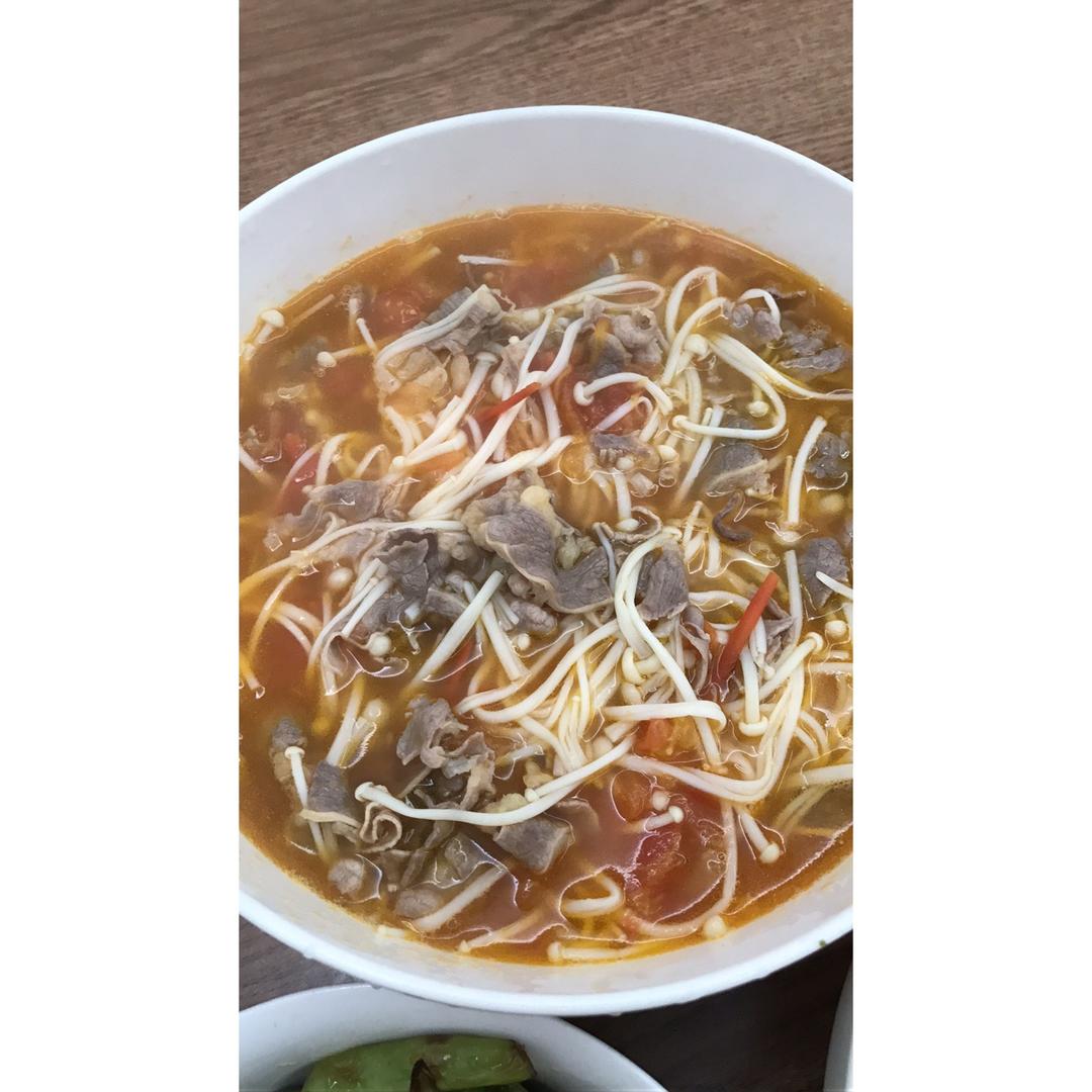 金针菇肥牛番茄锅