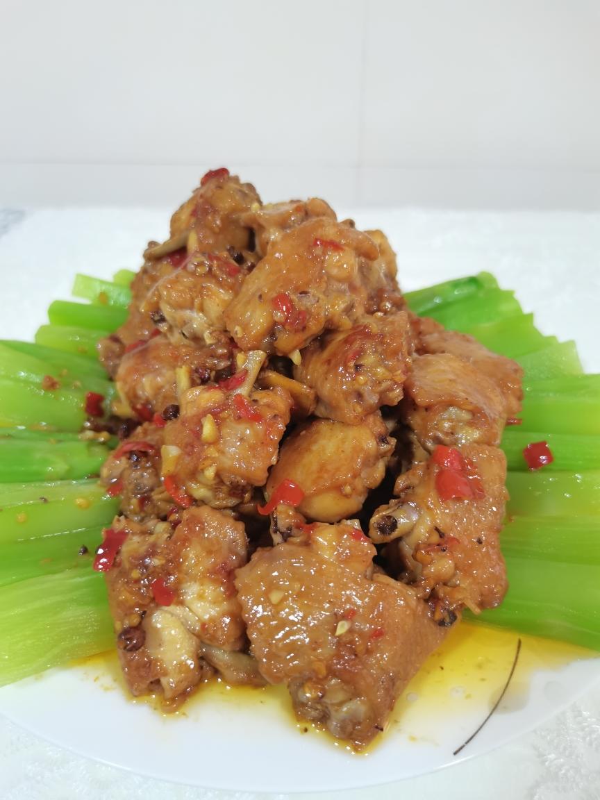 《剁椒香爆鸡翅》