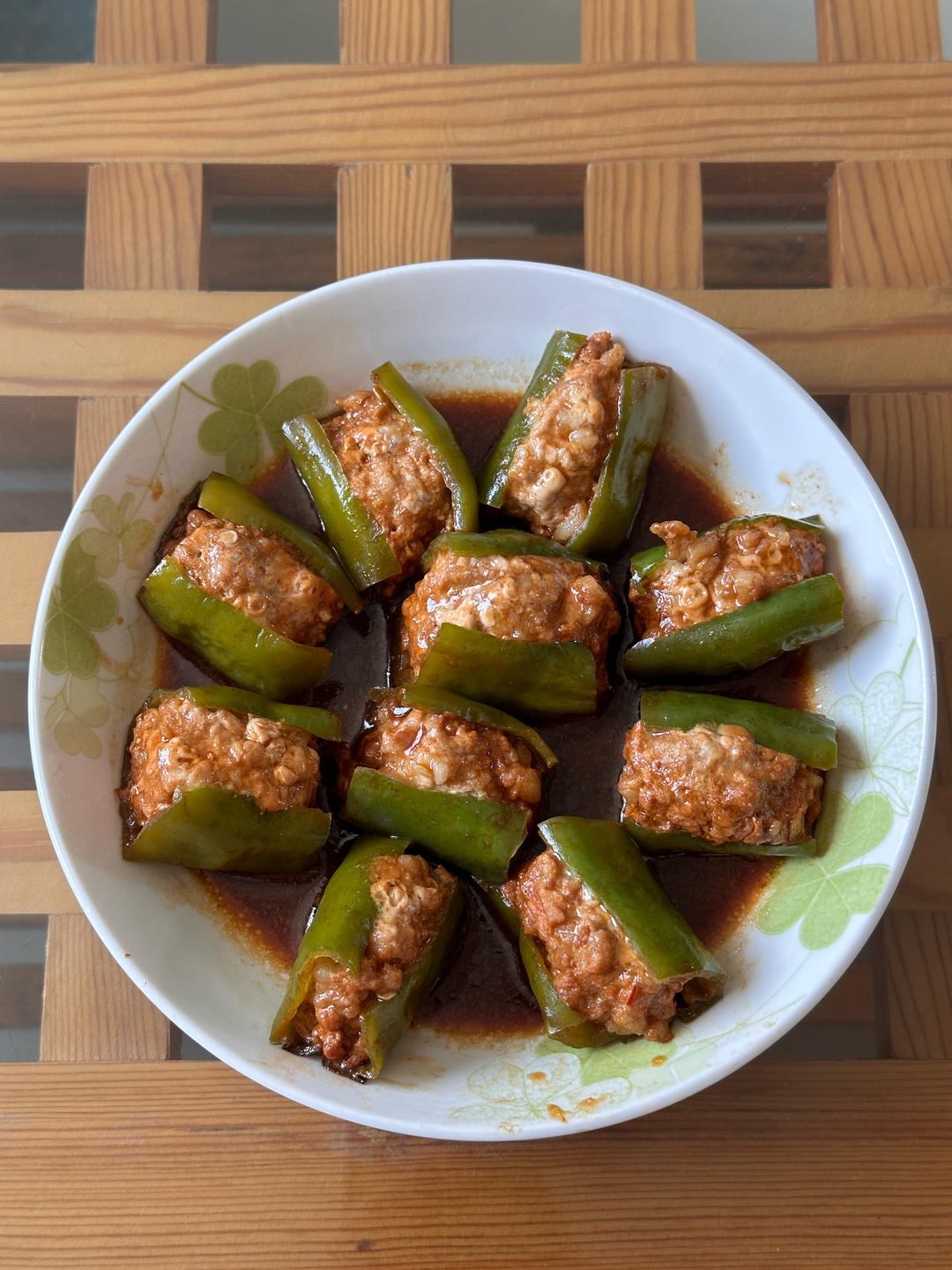 下饭菜“青椒酿肉”，香糯多汁鲜嫩下饭