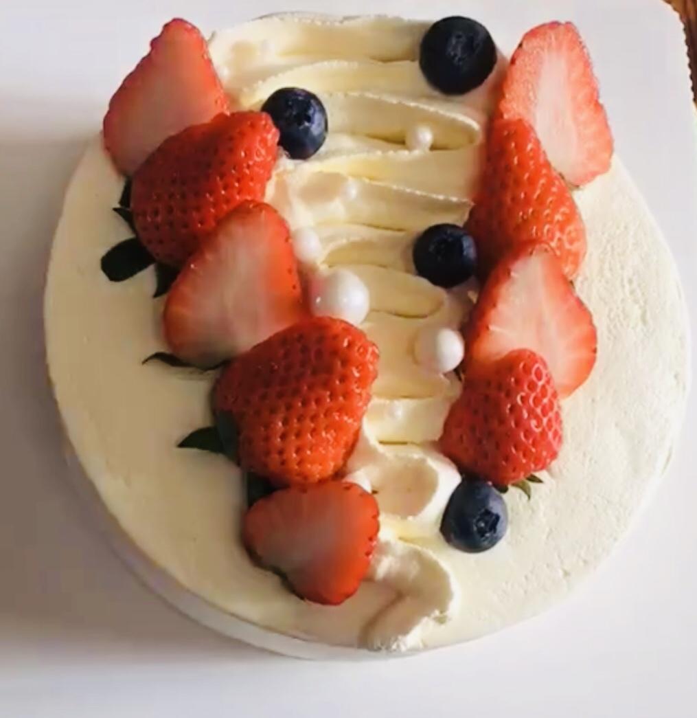 【全网最全合集】搬运🍓漂亮的草莓蛋糕~草莓季装饰灵感图