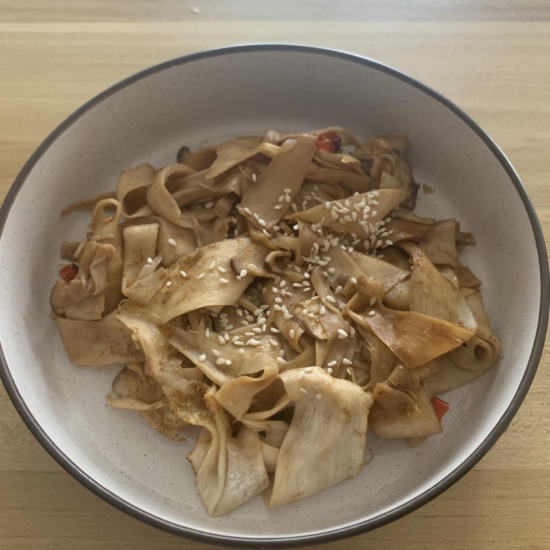 减脂系列▪️以假乱真的大碗“宽面”，低脂杏鲍菇让你吃出幸福感（附削“面”皮秘籍）