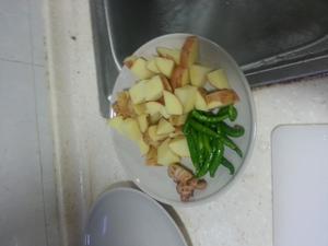 土豆尖椒排骨的做法 步骤2