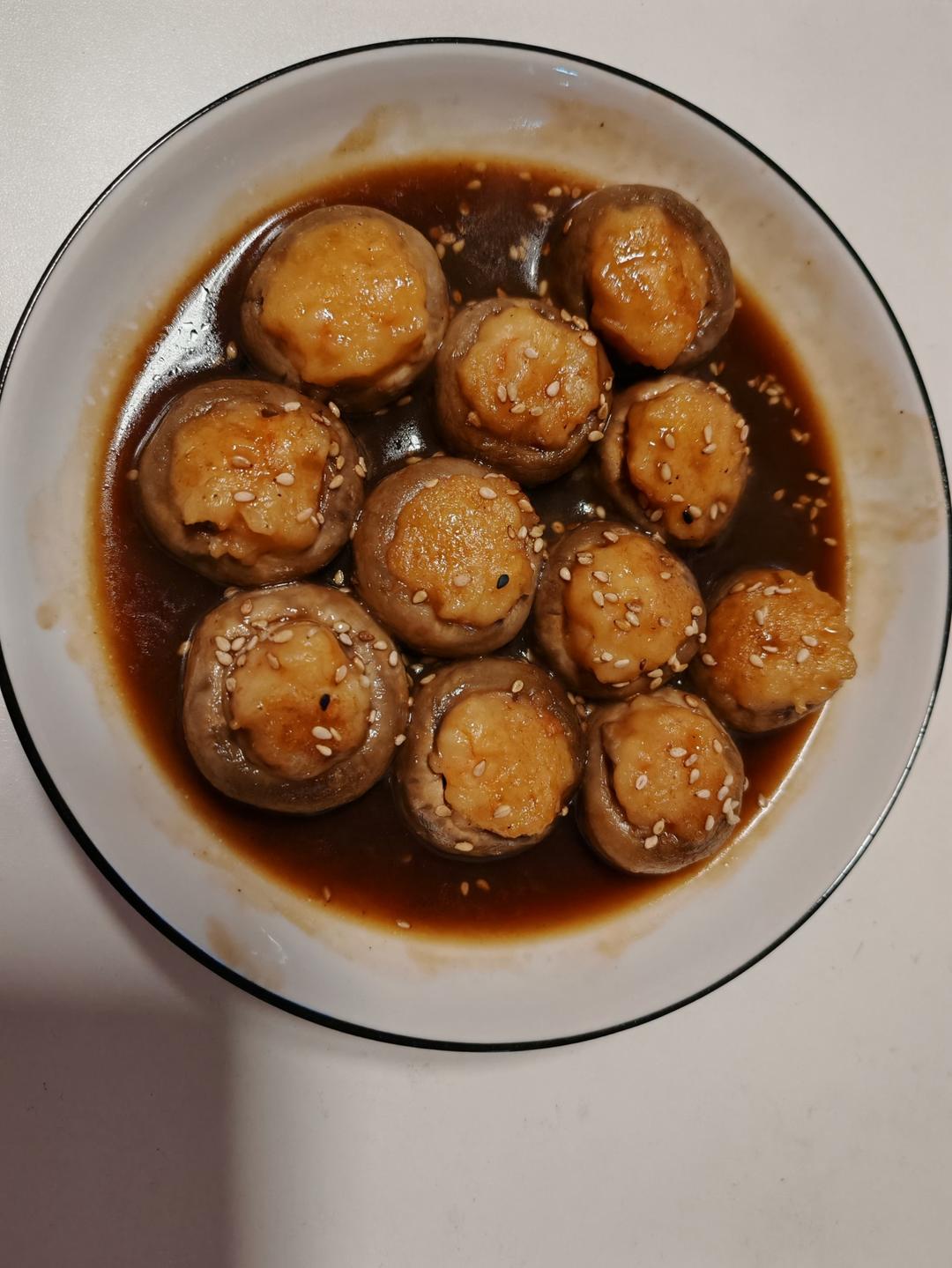 一口爆汁的虾滑酿口蘑
