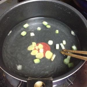 毛豆虾仁烩豆腐的做法 步骤5