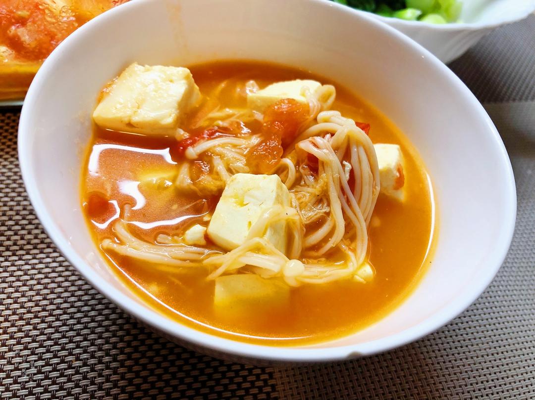 金针菇番茄豆腐汤