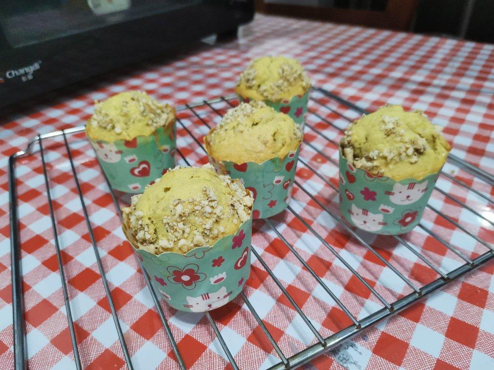 简简单单的香蕉核桃蛋糕（很香很香的咧）