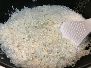一碗米饭🍚｜粒粒分明的蒸米饭！的做法 步骤2