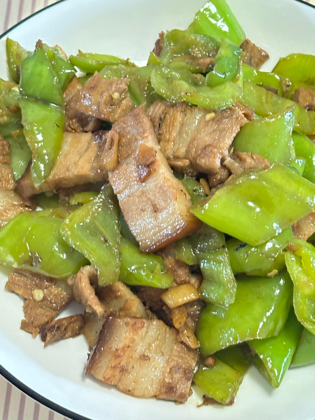 超下饭的青椒炒烧肉让你停不下来