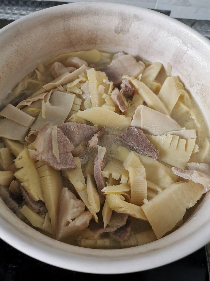 中餐｜浓郁奶白的腌笃鲜（白汤的秘密）