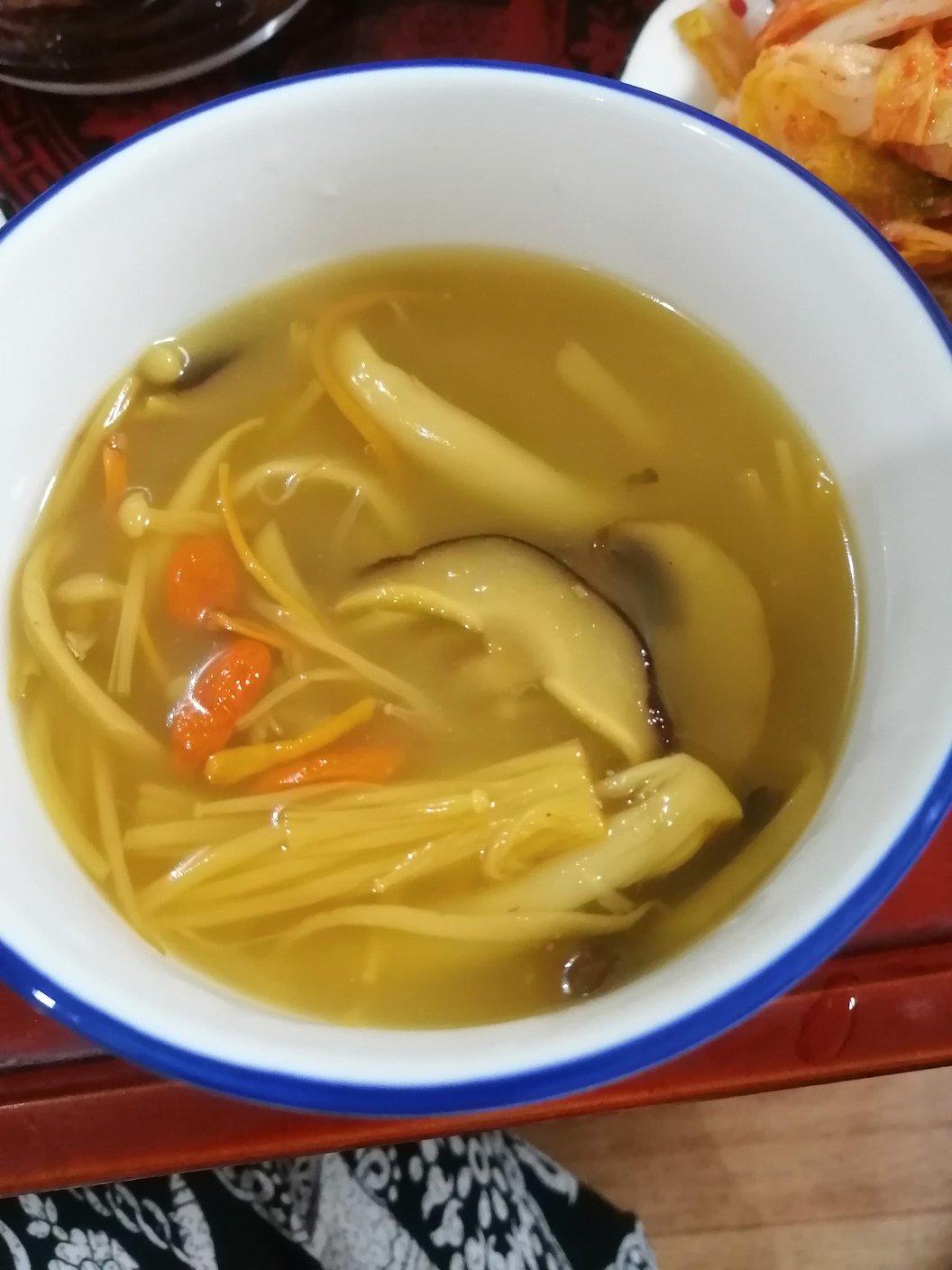 鲜到起飞的菌菇汤！不好喝不要钱！