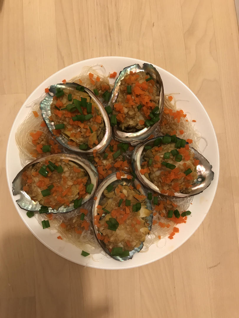 蒜蓉粉丝蒸鲍鱼