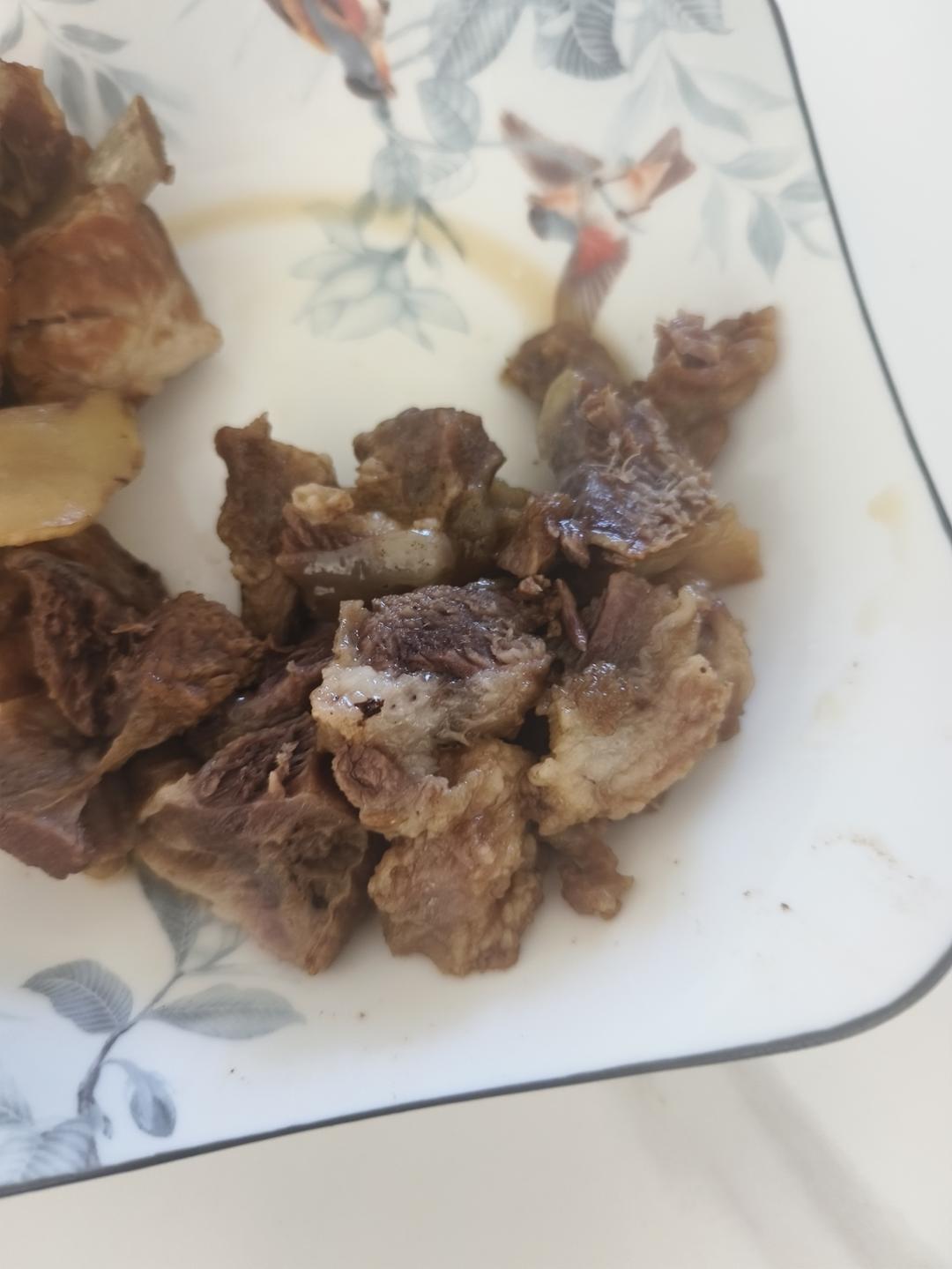 卤牛腩