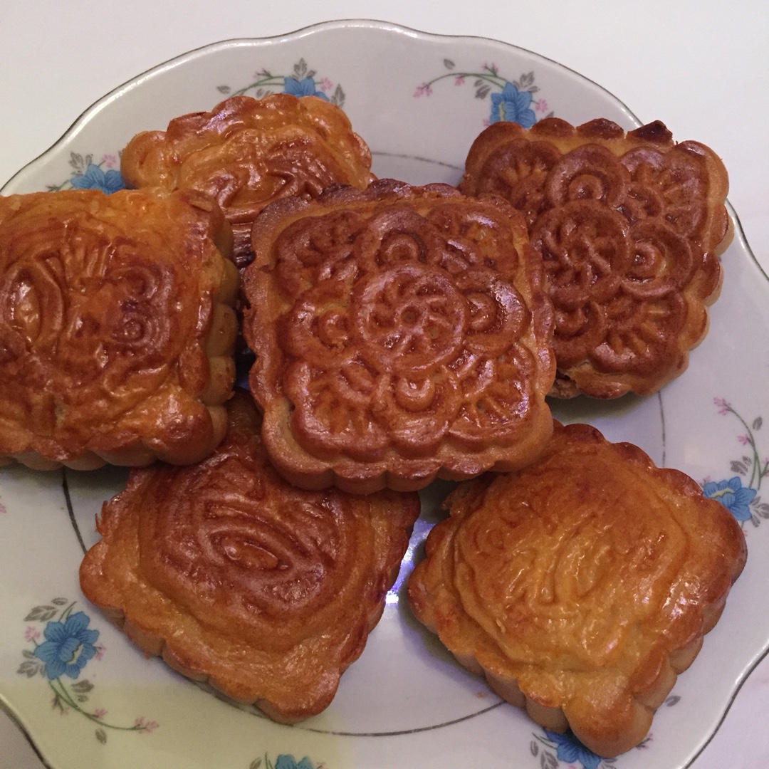 广式月饼—蛋黄莲蓉月饼