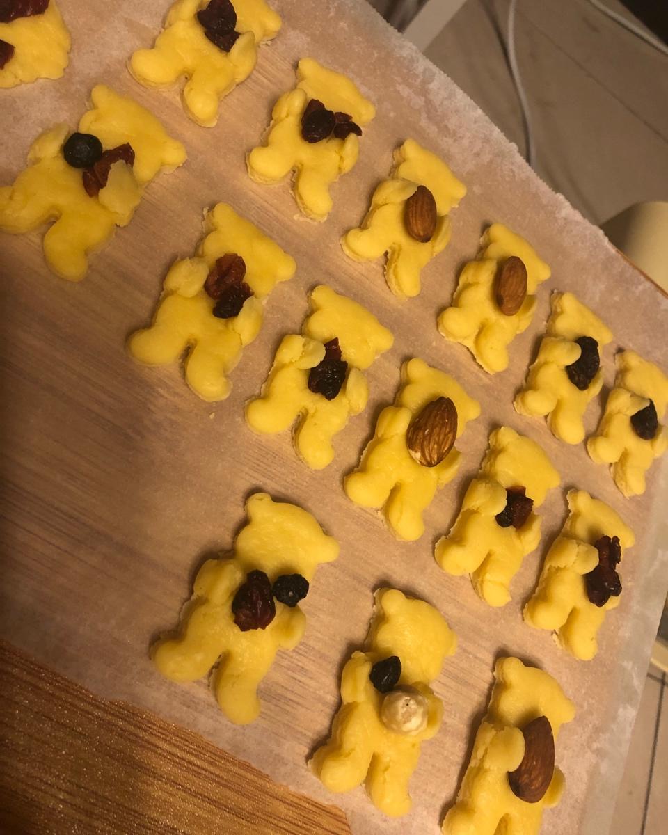 抱杏仁的小熊（造型饼干）