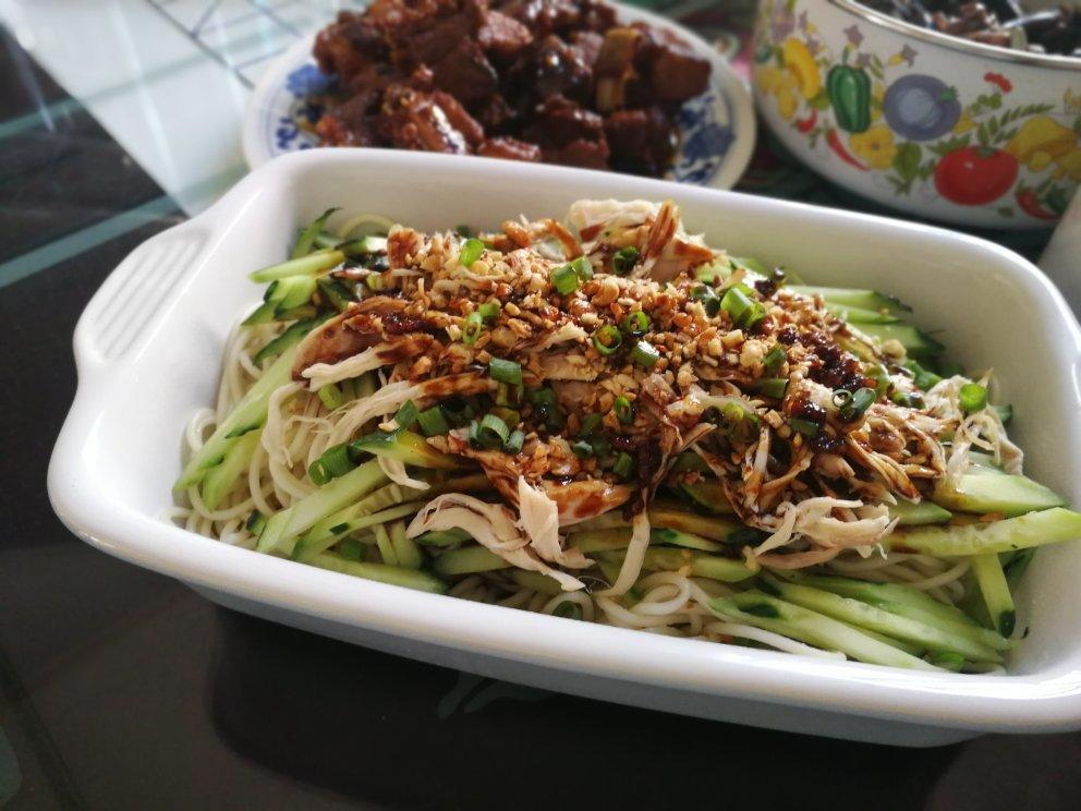 鸡丝凉面