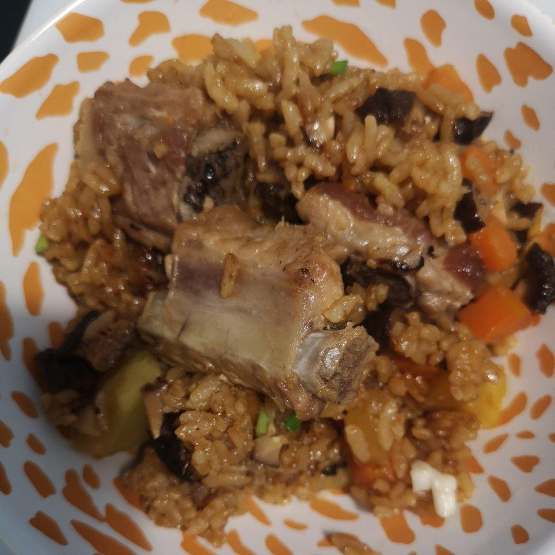 【排骨焖饭】