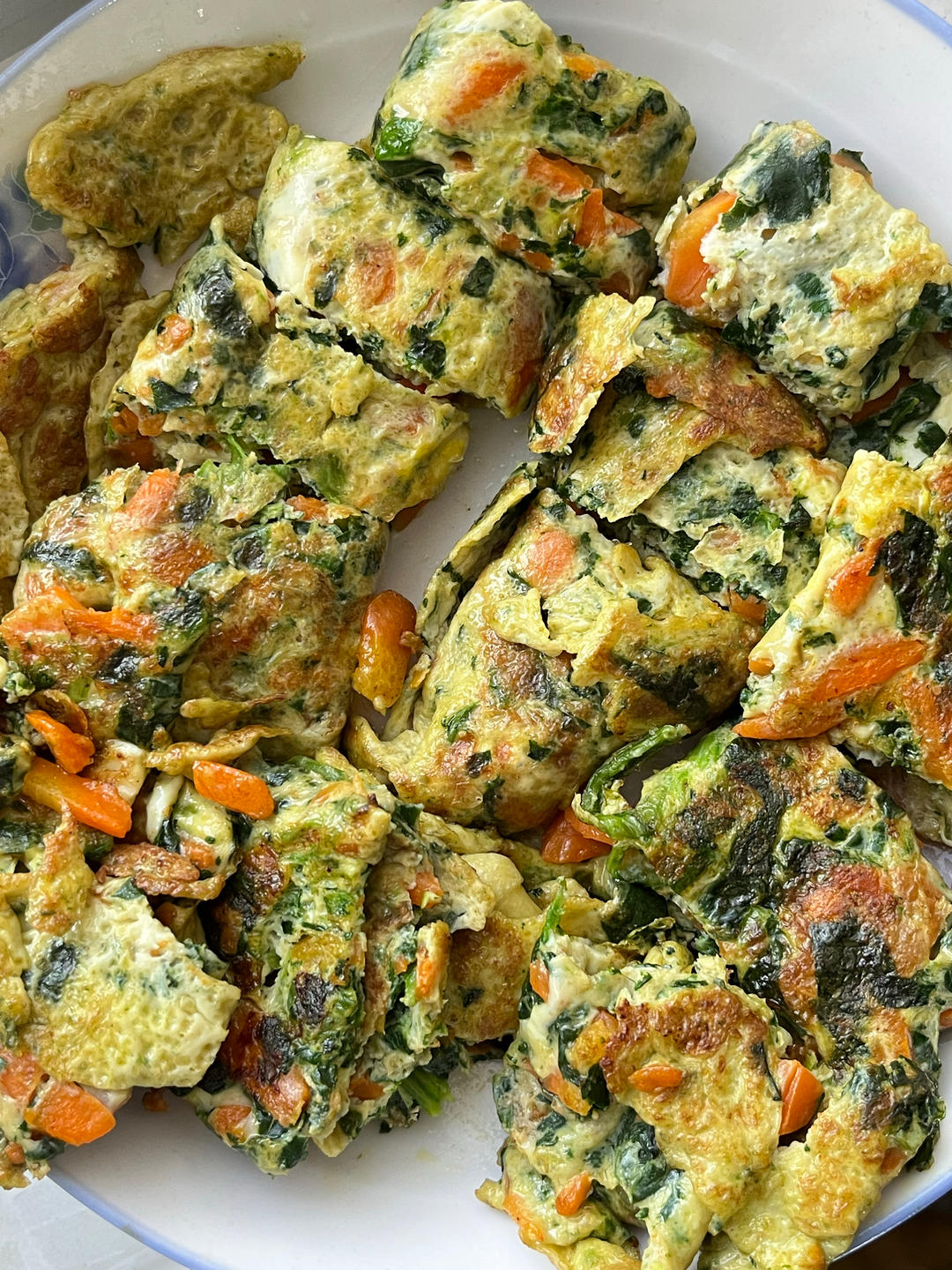 早餐不知道给孩子吃什么？试试这个菠菜鸡蛋卷