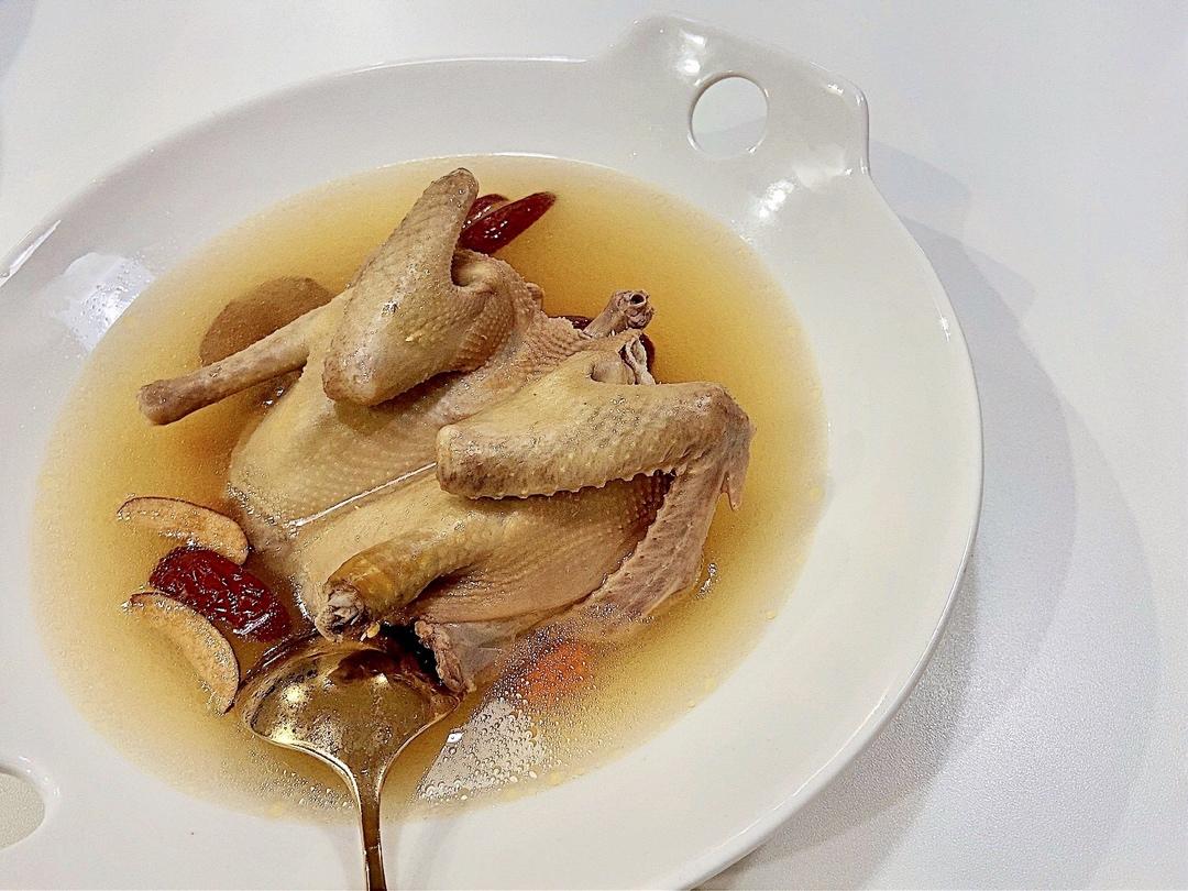 红枣枸杞乳鸽汤