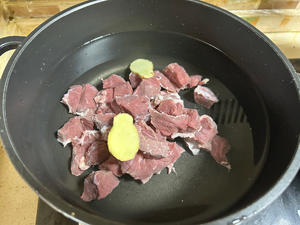家常红烧土豆牛肉的做法 步骤1
