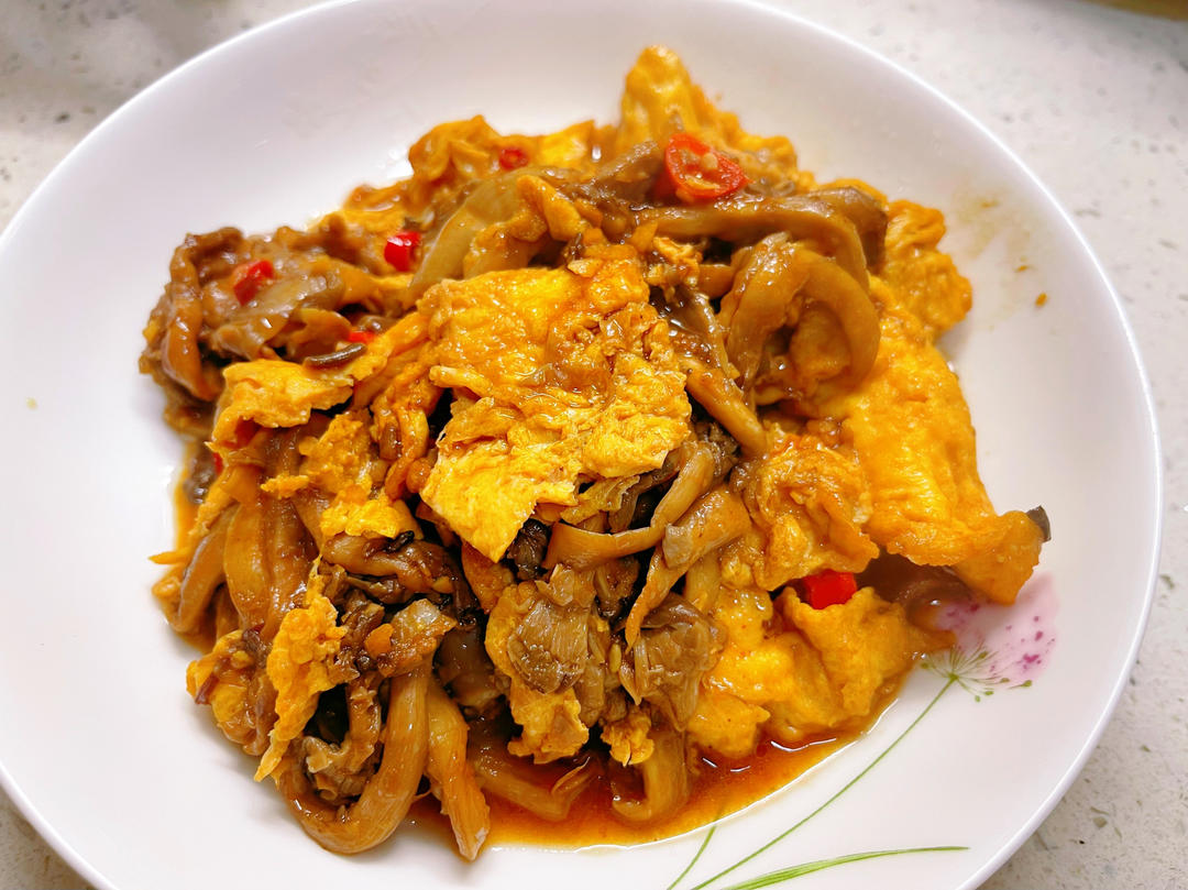 鲜美爽滑！巨下饭的平菇炒鸡蛋