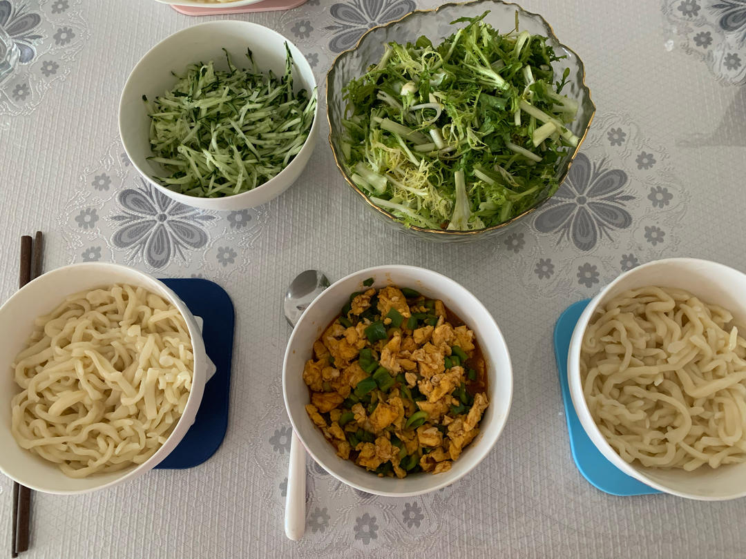 一屋，二人，三餐，四季