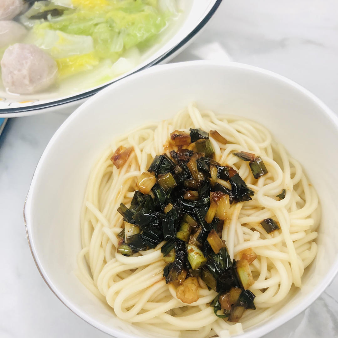 10分钟搞定的一碗葱油拌面