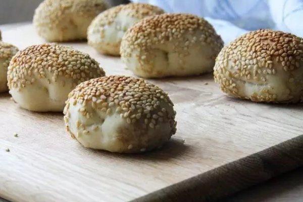 椒盐芝麻饼的做法