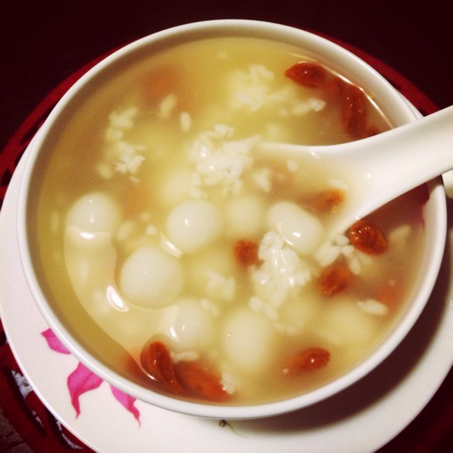 焦糖兔子做的酒酿圆子