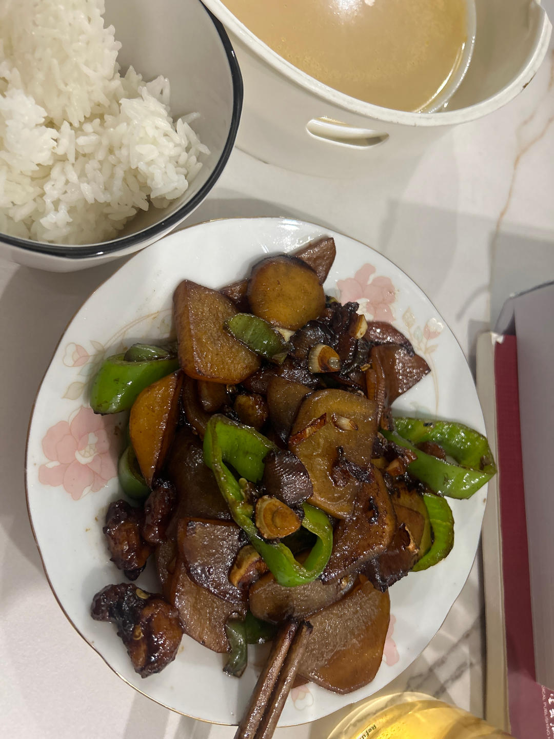青椒土豆片炒肉